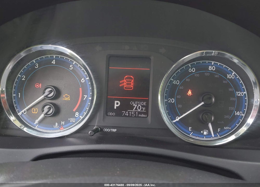2018 TOYOTA COROLLA LE VIN: 5YFBURHE5JP784605