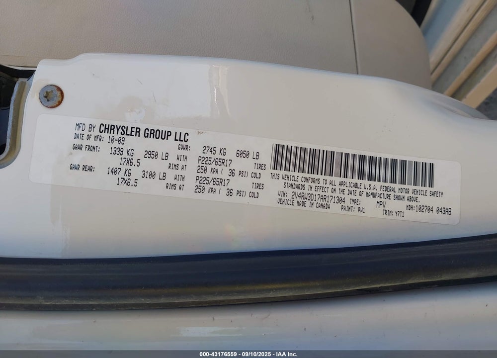 2010 VOLKSWAGEN ROUTAN VIN: 2V4RW3D17AR171304