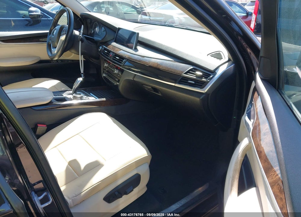2014 BMW X5 VIN: 5UXKR2C5XE0C00586