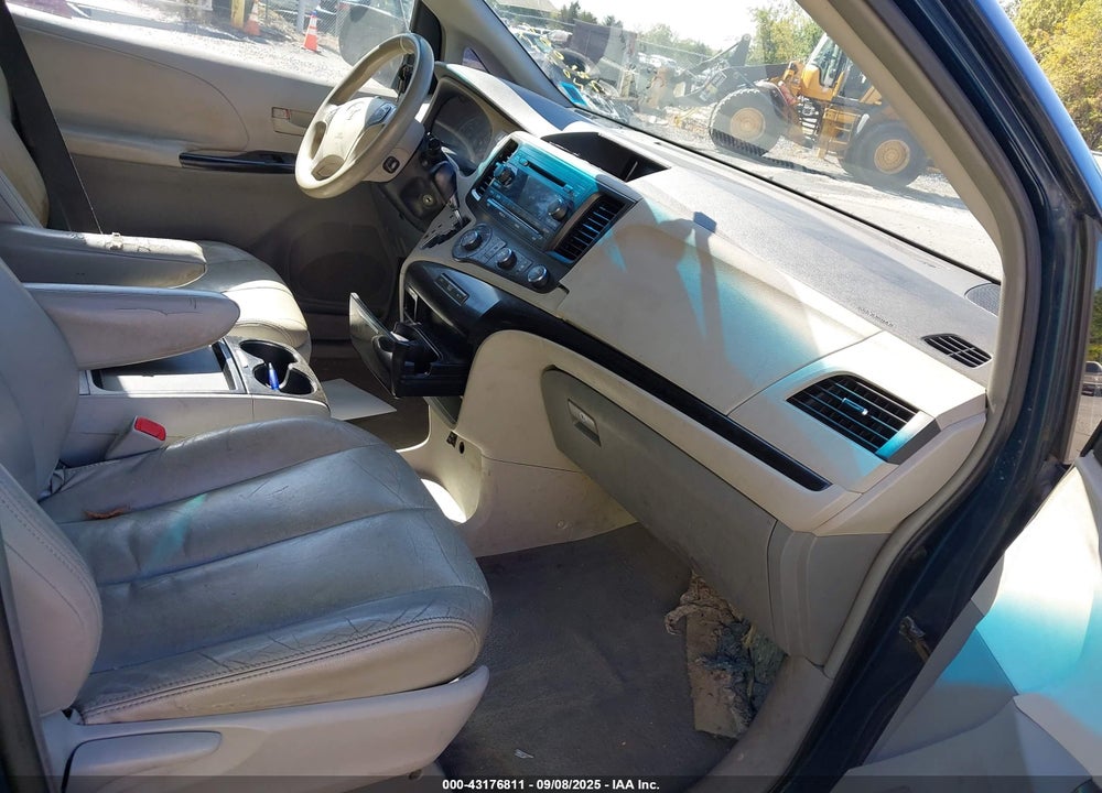 2011 TOYOTA SIENNA VIN: 5TDKK3DC1BS021934