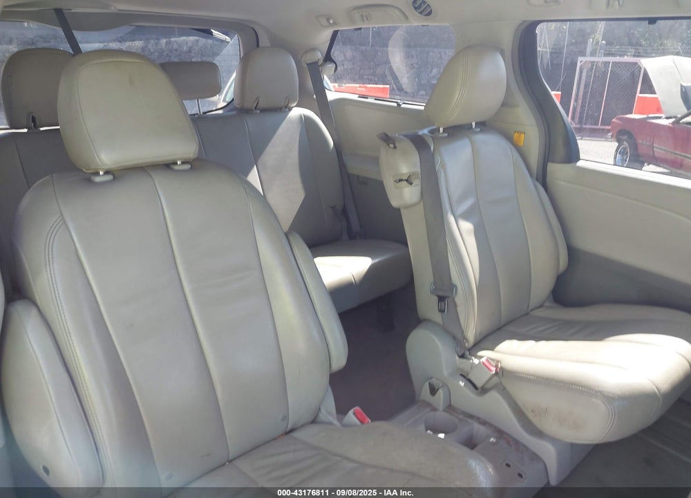 2011 TOYOTA SIENNA VIN: 5TDKK3DC1BS021934