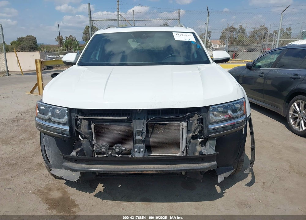 2018 VOLKSWAGEN ATLAS VIN: 1V2NR2CA6JC592112