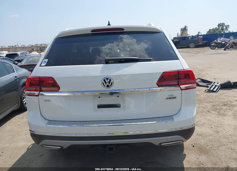 2018 VOLKSWAGEN ATLAS VIN: 1V2NR2CA6JC592112