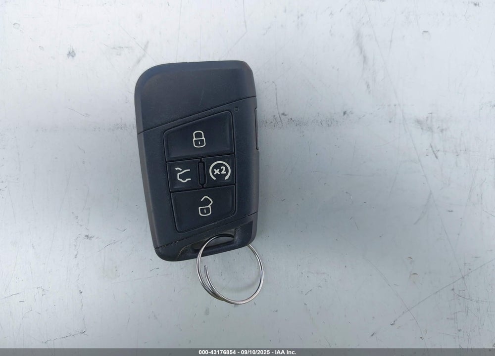2018 VOLKSWAGEN ATLAS VIN: 1V2NR2CA6JC592112