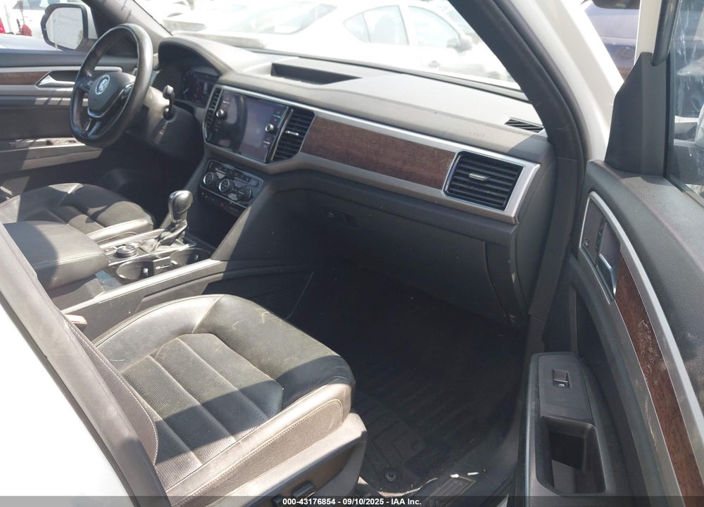 2018 VOLKSWAGEN ATLAS VIN: 1V2NR2CA6JC592112