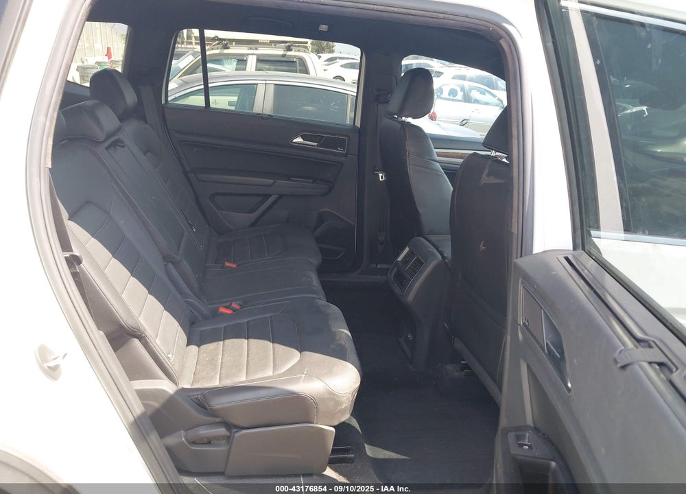 2018 VOLKSWAGEN ATLAS VIN: 1V2NR2CA6JC592112