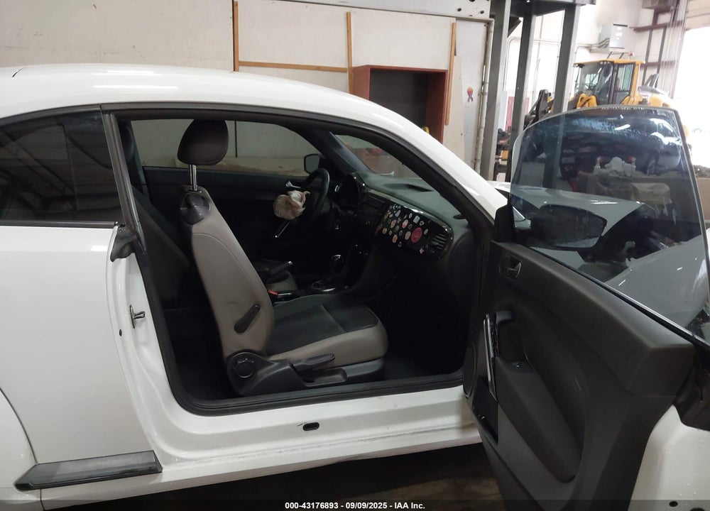 2015 VOLKSWAGEN BEETLE VIN: 3VWF17AT2FM630968