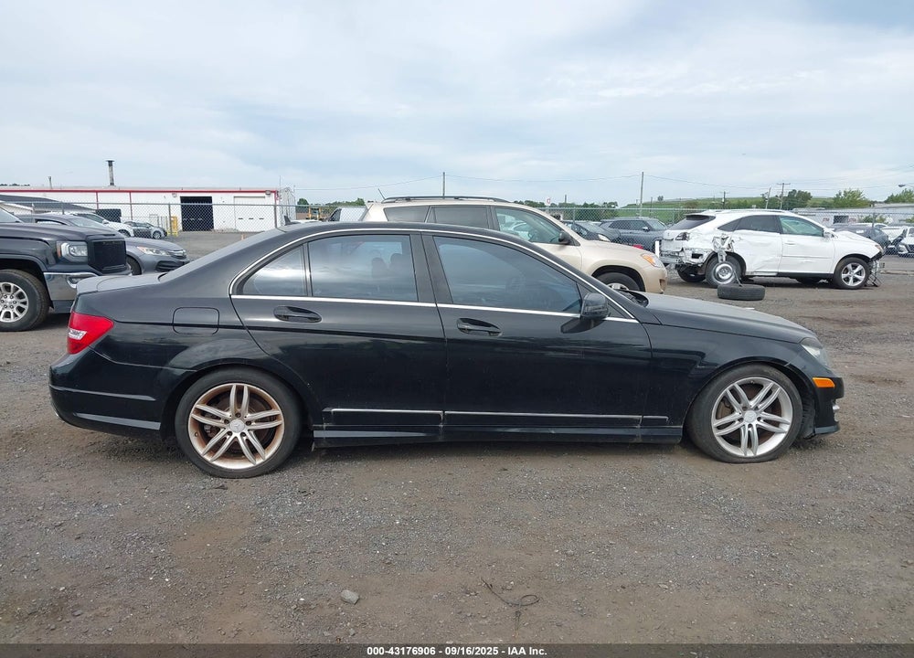 2013 MERCEDES-BENZ C 300 SPORT 4MATIC VIN: WDDGF8AB4DR276989