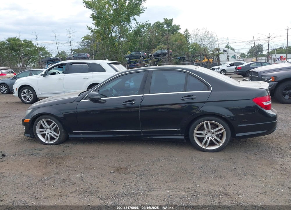 2013 MERCEDES-BENZ C 300 SPORT 4MATIC VIN: WDDGF8AB4DR276989