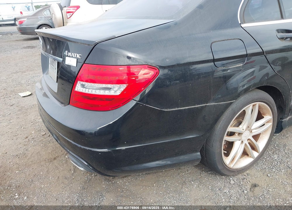 2013 MERCEDES-BENZ C 300 SPORT 4MATIC VIN: WDDGF8AB4DR276989