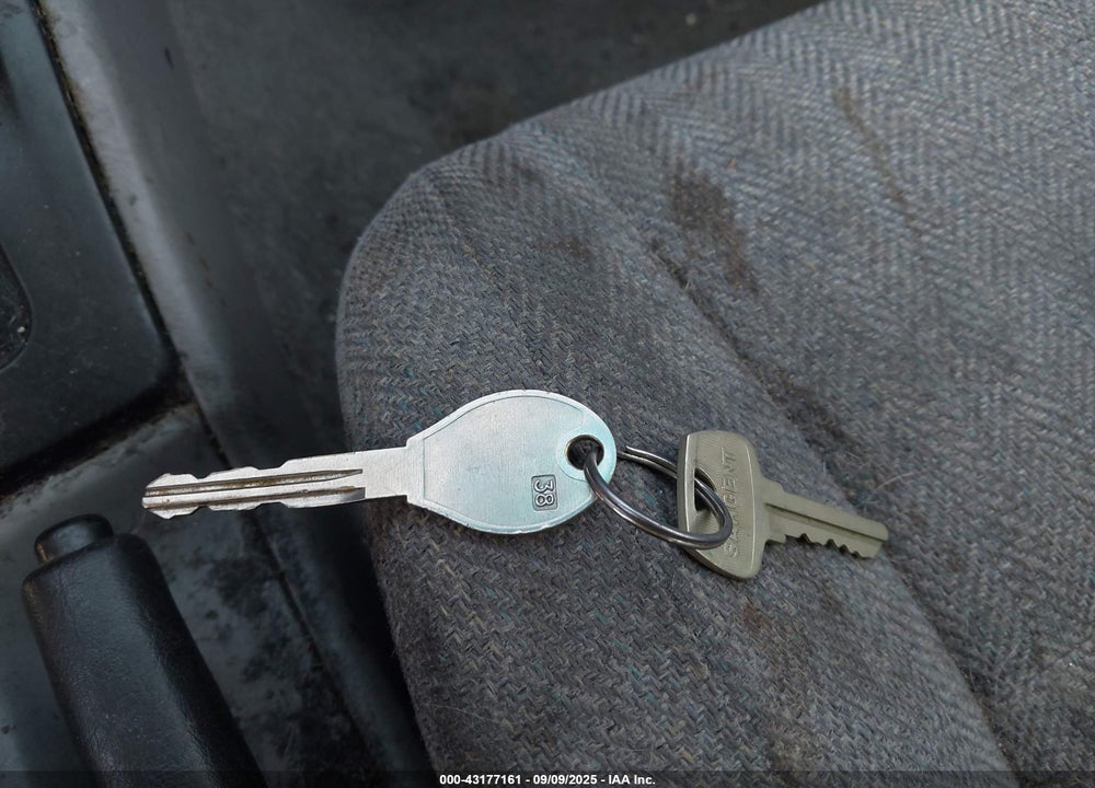 2001 SUBARU FORESTER L VIN: JF1SF63511H766460
