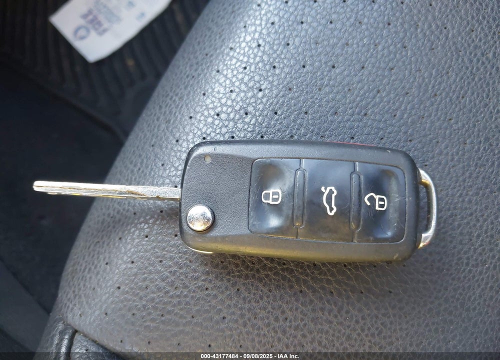 2012 VOLKSWAGEN EOS VIN: WVWBW7AHXCV003970