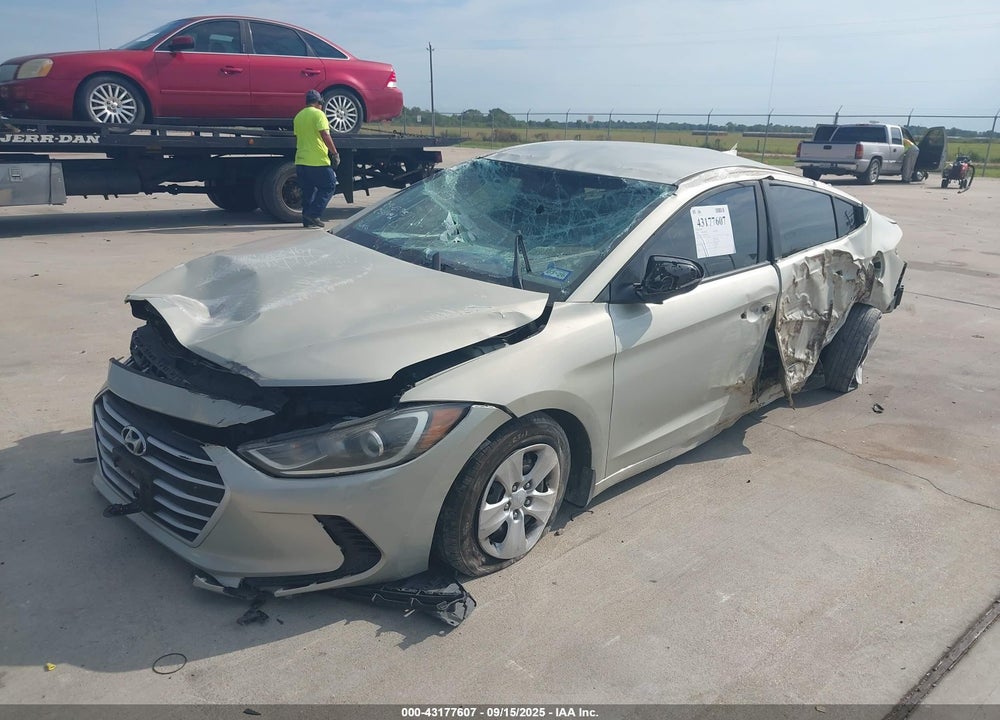 2017 HYUNDAI ELANTRA VIN: KMHD74LF4HU359288
