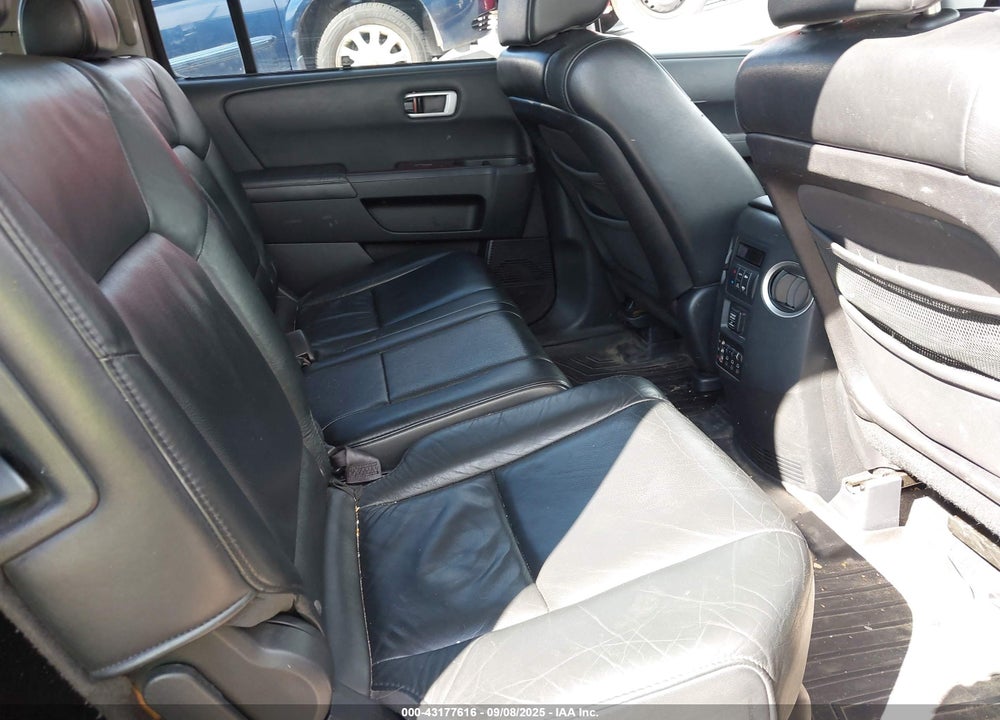 2011 HONDA PILOT VIN: 5FNYF4H90BB031281