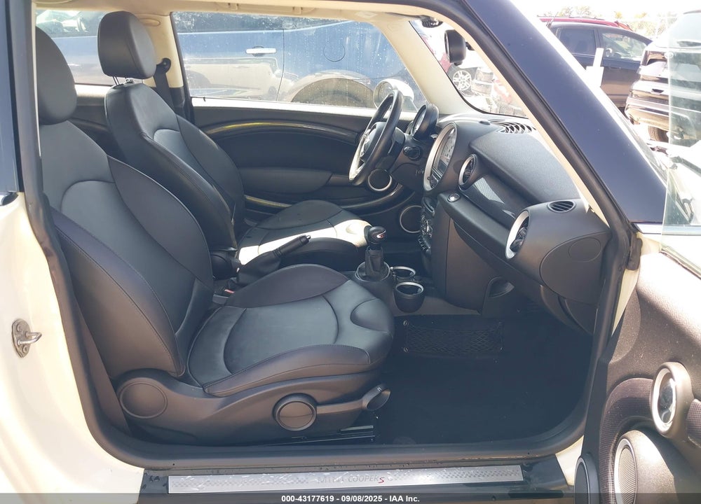 2013 MINI HARDTOP VIN: WMWSV3C54DT393845