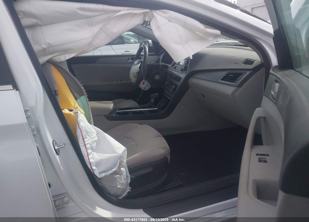 2016 HYUNDAI SONATA VIN: 5NPE24AF0GH419215