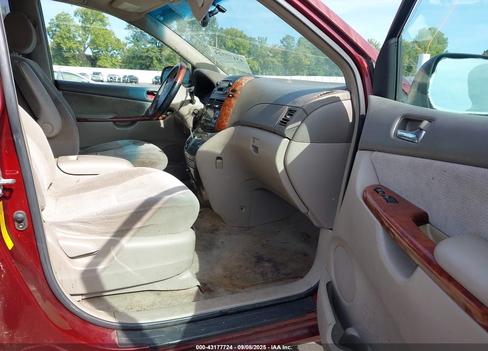 2004 TOYOTA SIENNA XLE VIN: 5TDZA22C84S162971