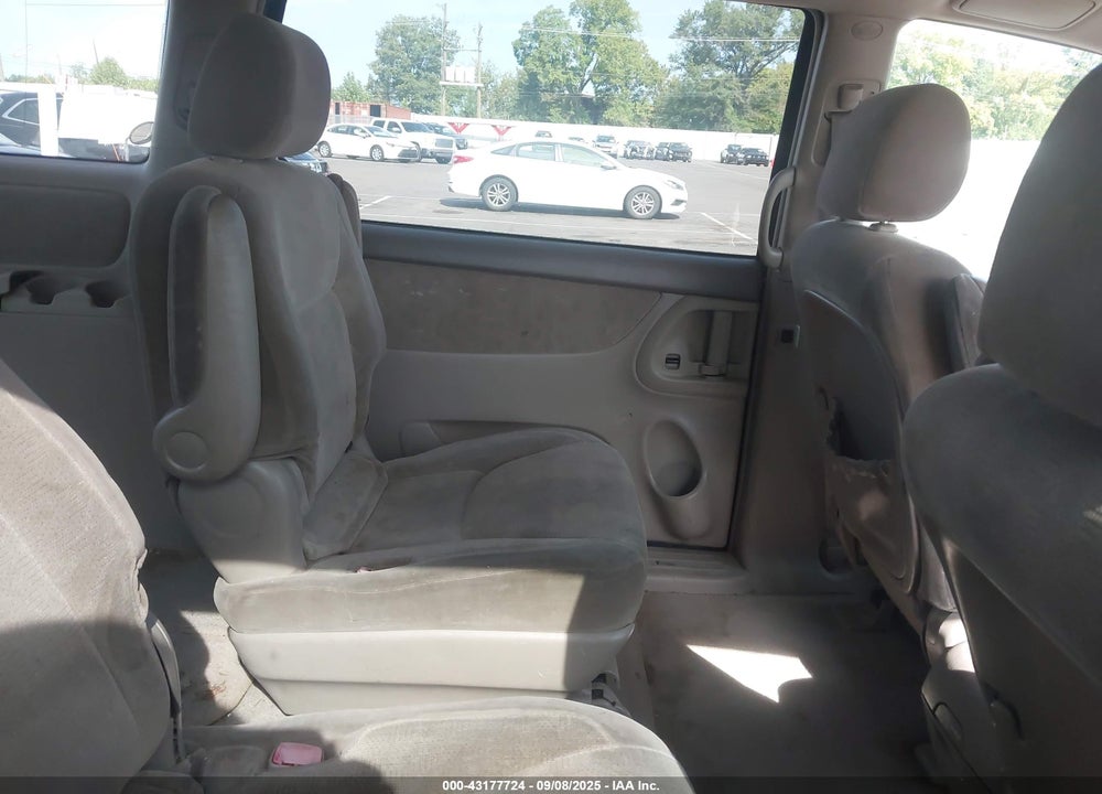 2004 TOYOTA SIENNA XLE VIN: 5TDZA22C84S162971