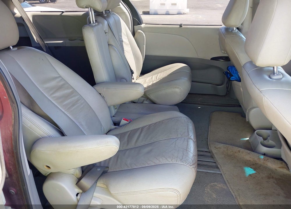 2011 TOYOTA SIENNA VIN: 5TDKK3DC1BS069403