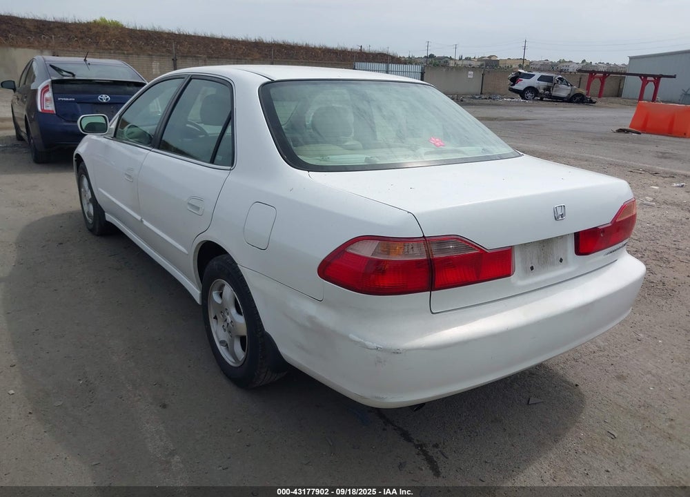 2000 HONDA ACCORD 3.0 EX VIN: 1HGCG1659YA037525