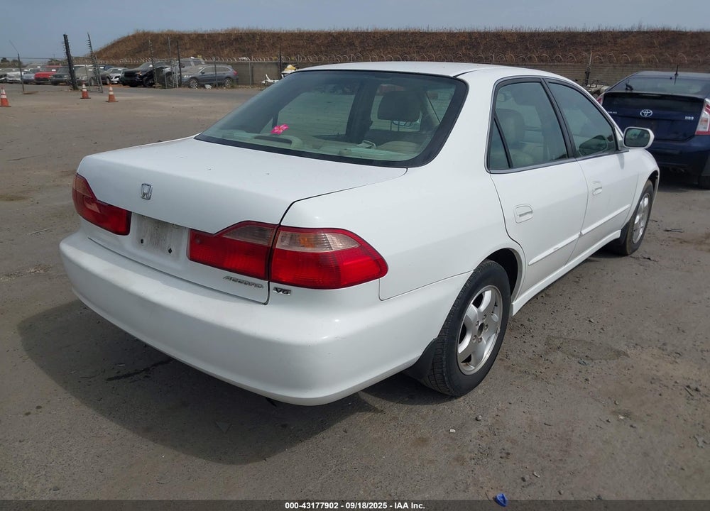 2000 HONDA ACCORD 3.0 EX VIN: 1HGCG1659YA037525