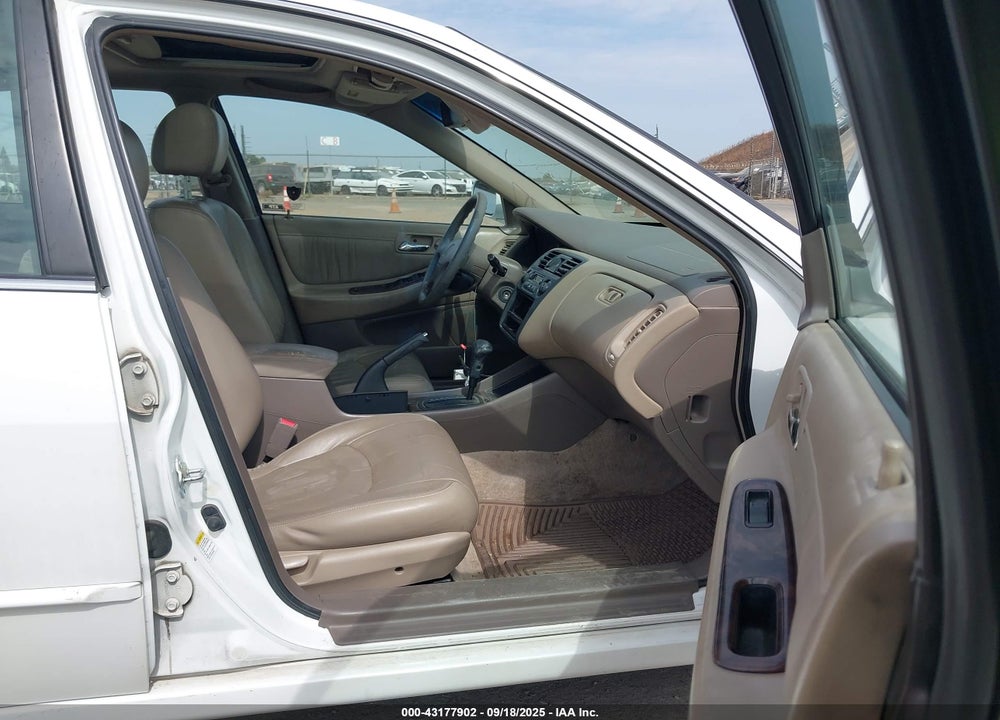 2000 HONDA ACCORD 3.0 EX VIN: 1HGCG1659YA037525