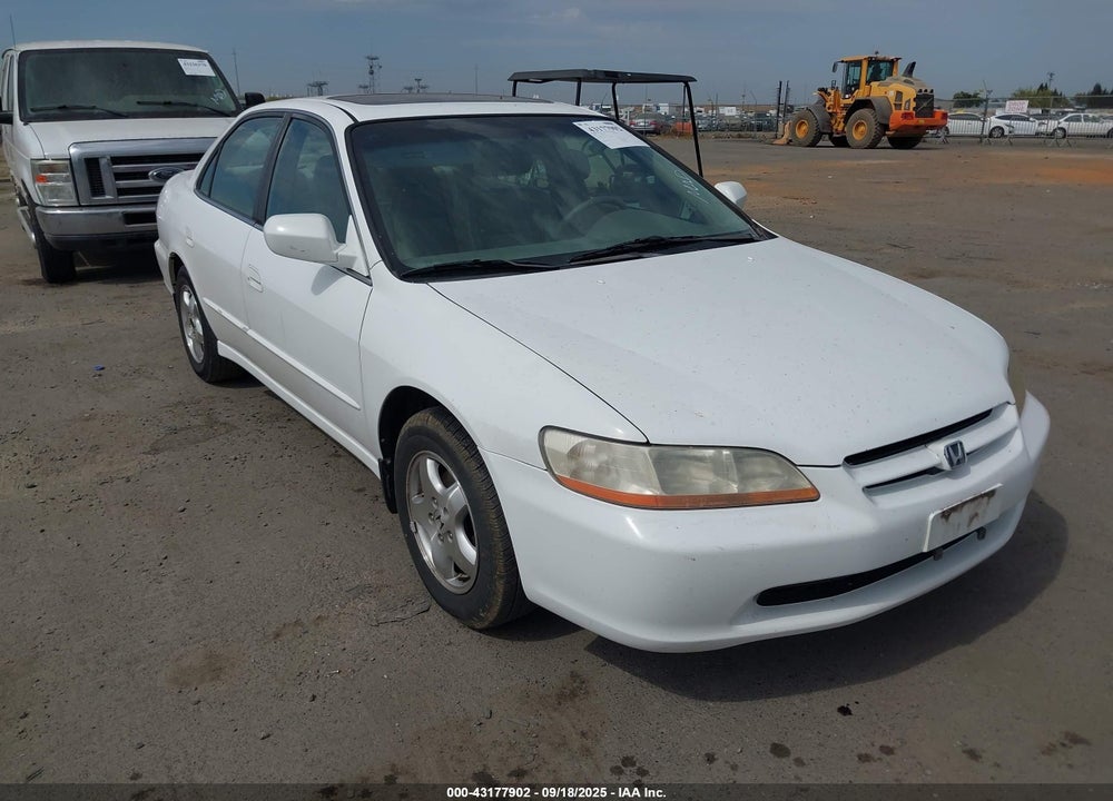 2000 HONDA ACCORD 3.0 EX VIN: 1HGCG1659YA037525