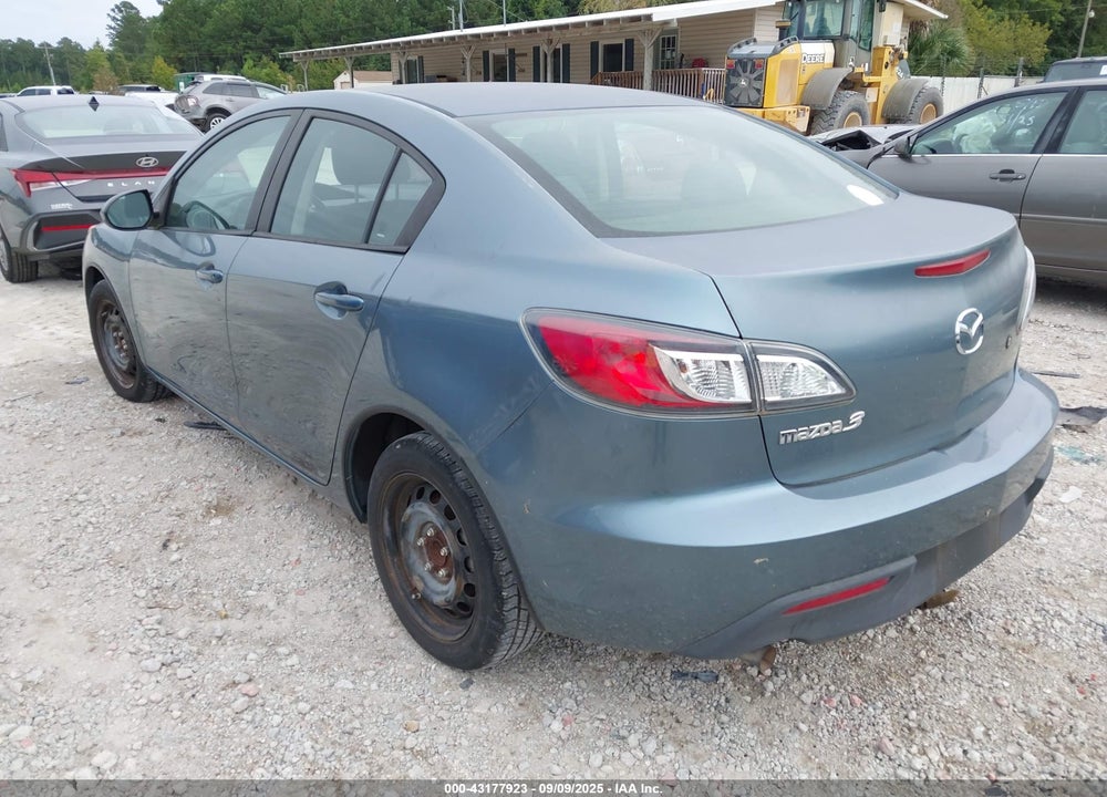 2011 MAZDA 3 VIN: JM1BL1UF0B1470885