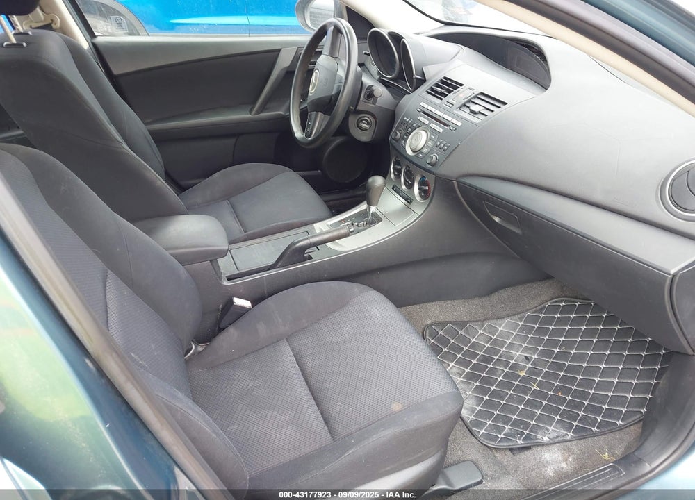 2011 MAZDA 3 VIN: JM1BL1UF0B1470885