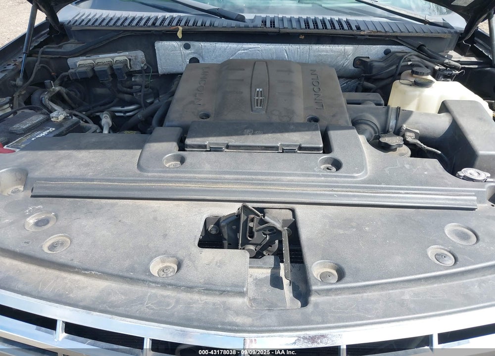 2010 LINCOLN NAVIGATOR VIN: 5LMJJ2J59AEJ01672