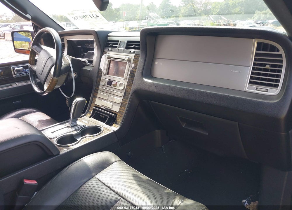 2010 LINCOLN NAVIGATOR VIN: 5LMJJ2J59AEJ01672