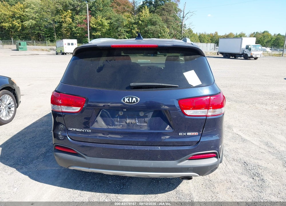 2016 KIA SORENTO VIN: 5XYPH4A17GG029893