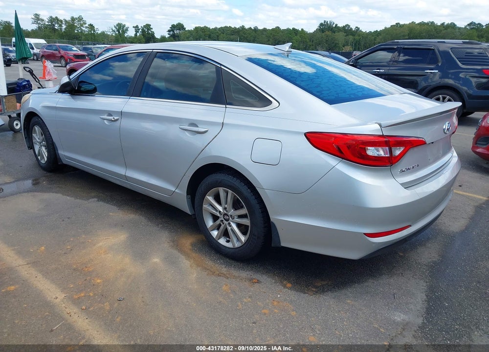 2015 HYUNDAI SONATA VIN: 5NPE24AF2FH196027