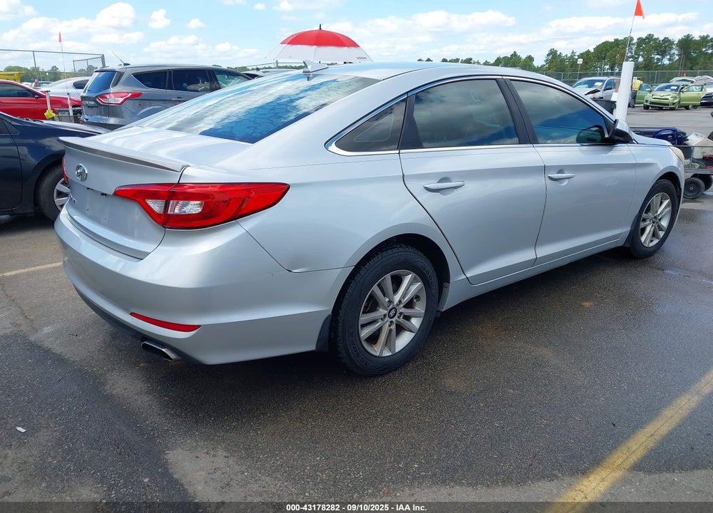 2015 HYUNDAI SONATA VIN: 5NPE24AF2FH196027