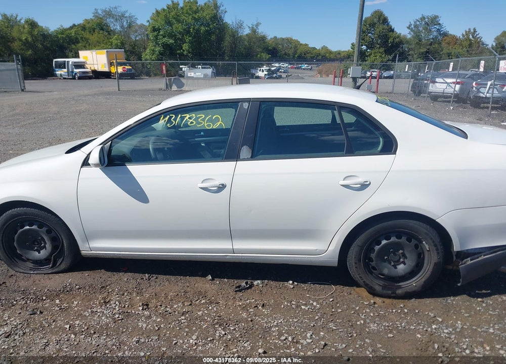 2010 VOLKSWAGEN JETTA VIN: 3VWJZ7AJ2AM022183