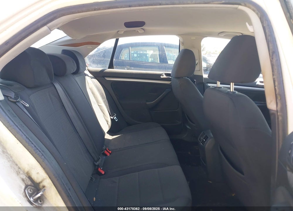2010 VOLKSWAGEN JETTA VIN: 3VWJZ7AJ2AM022183