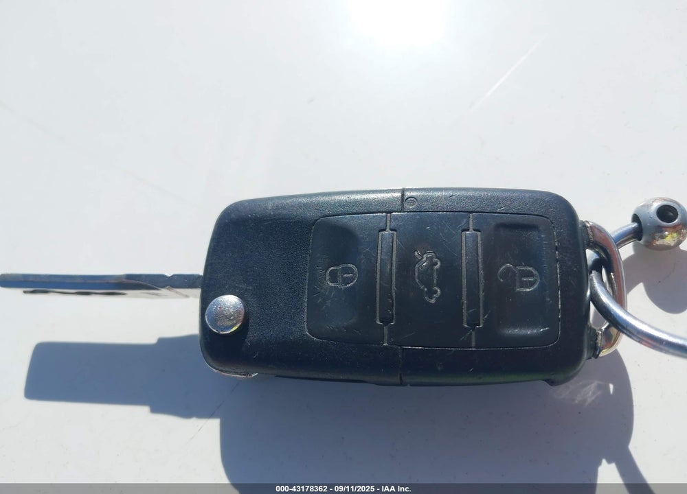 2010 VOLKSWAGEN JETTA VIN: 3VWJZ7AJ2AM022183