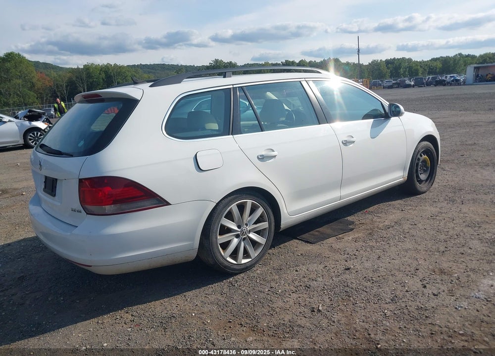 2012 VOLKSWAGEN JETTA SPORTWAGEN 2.5L SE VIN: 3VWPP7AJ7CM708626