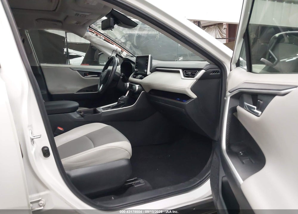 2019 TOYOTA RAV4 VIN: 2T3Y1RFV0KC014021