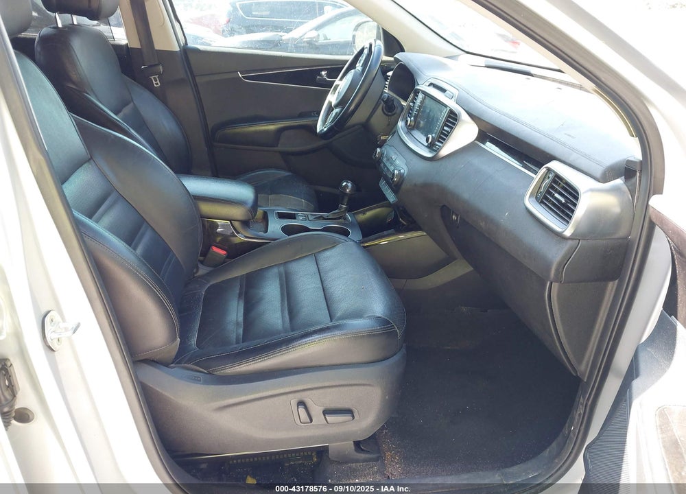 2016 KIA SORENTO VIN: 5XYPH4A56GG104375
