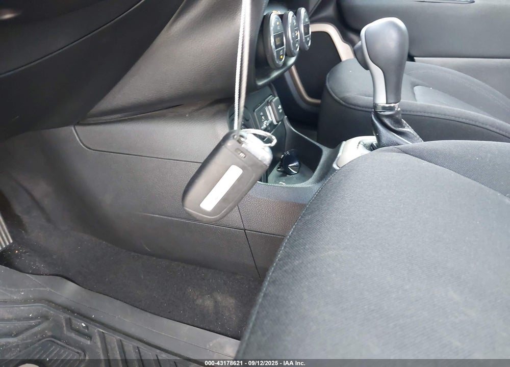 2016 JEEP RENEGADE VIN: ZACCJABT2GPD80129