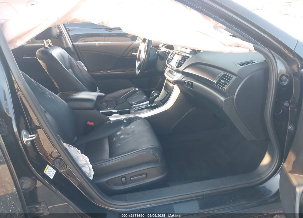 2015 HONDA ACCORD VIN: 1HGCR2F84FA014323