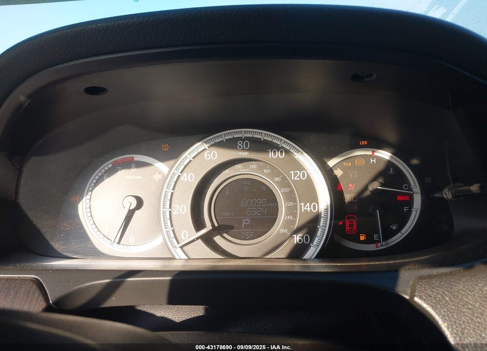 2015 HONDA ACCORD VIN: 1HGCR2F84FA014323