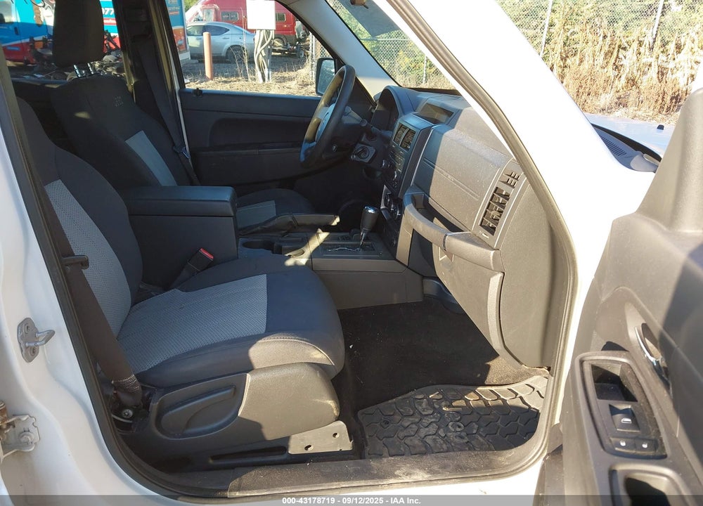 2009 JEEP LIBERTY VIN: 1J8GN28K09W509672