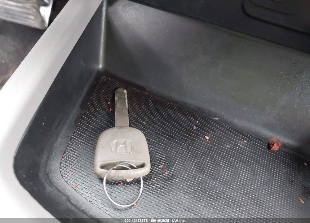 2012 HONDA CIVIC VIN: 2HGFB2F5XCH590048