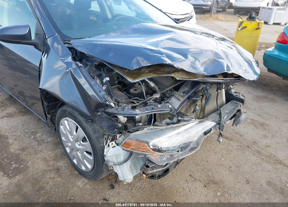 2018 TOYOTA COROLLA LE VIN: 5YFBURHE5JP813892
