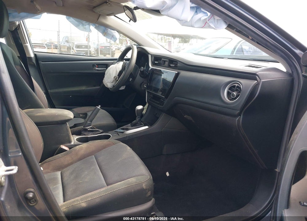 2018 TOYOTA COROLLA LE VIN: 5YFBURHE5JP813892