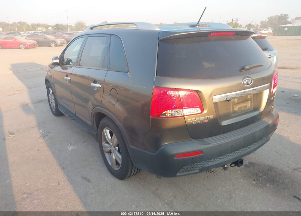 2013 KIA SORENTO VIN: 5XYKU4A25DG342080