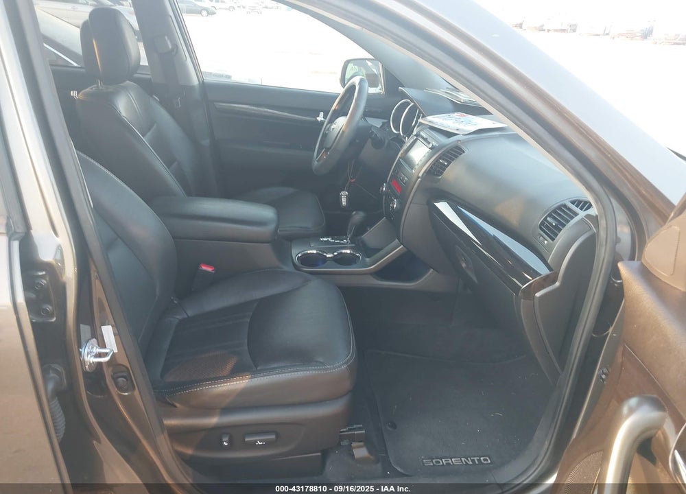 2013 KIA SORENTO VIN: 5XYKU4A25DG342080