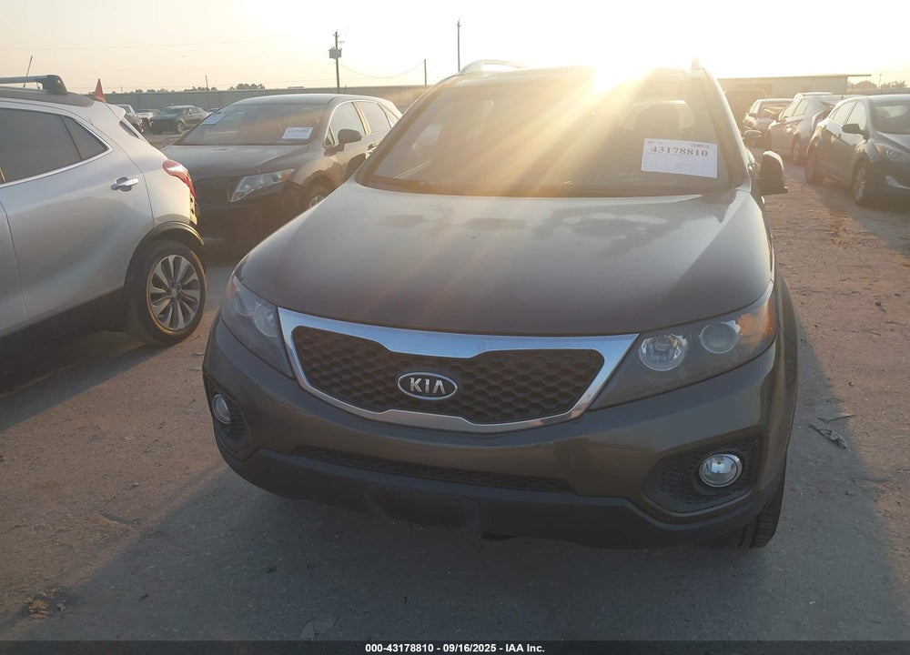 2013 KIA SORENTO VIN: 5XYKU4A25DG342080